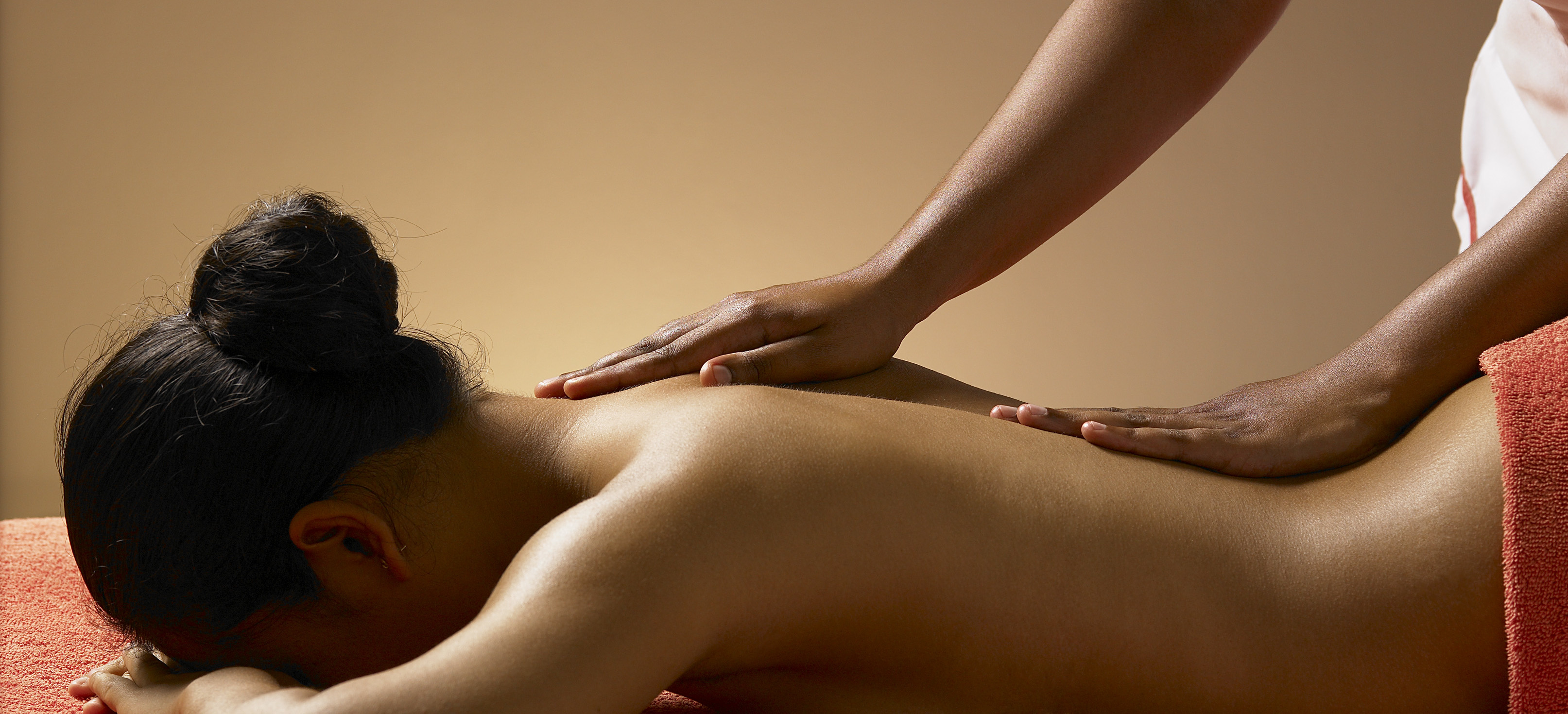 Hot body massage. Классический массаж. Классический массаж спины. Красивая спина массаж. Массаж тела для женщин.